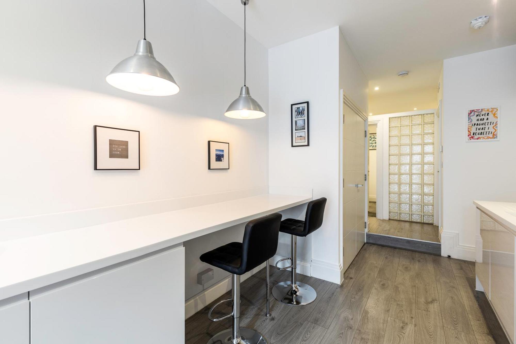 Sleek One Bedroom Flat In East Putney Londra