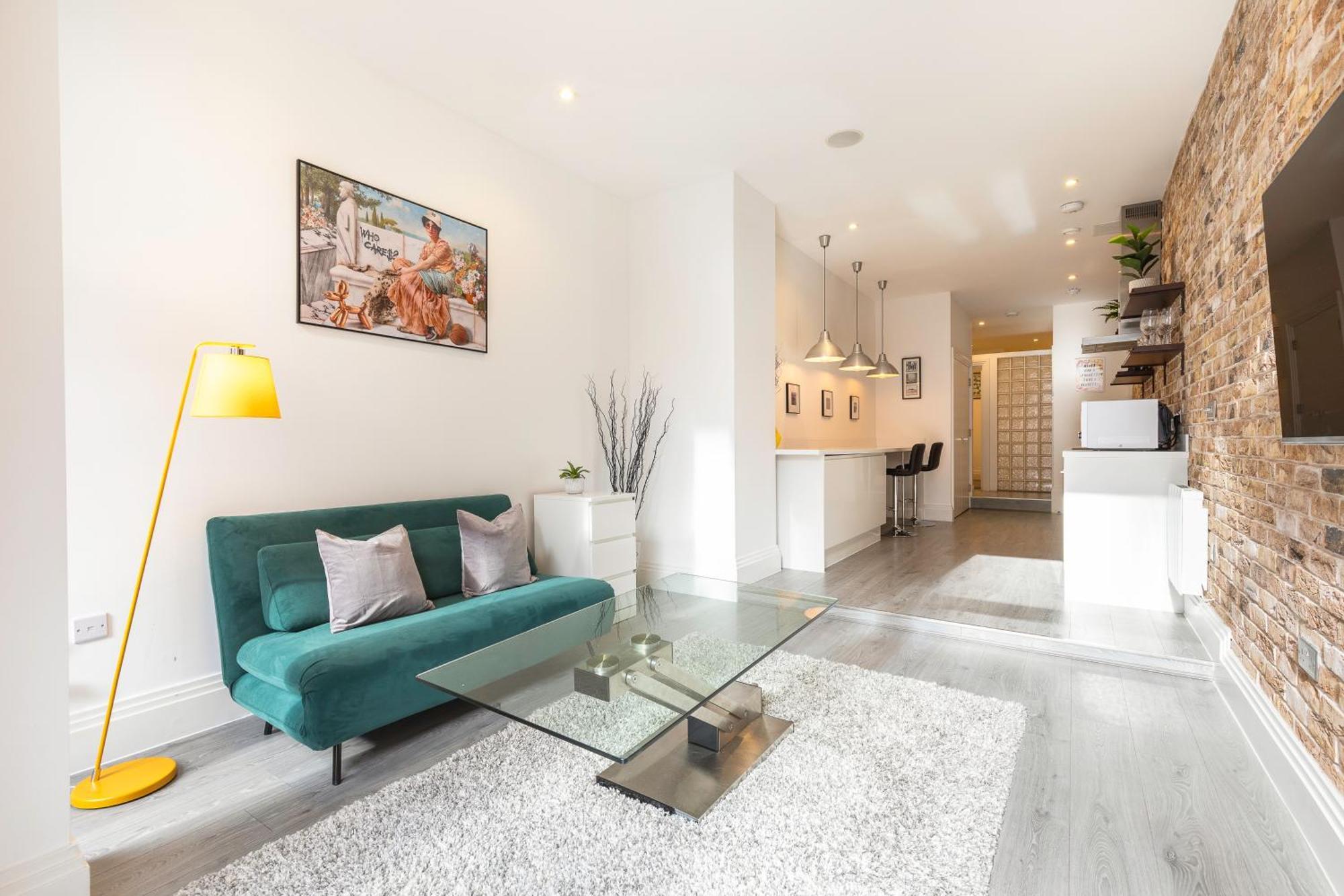 Sleek One Bedroom Flat In East Putney Londra