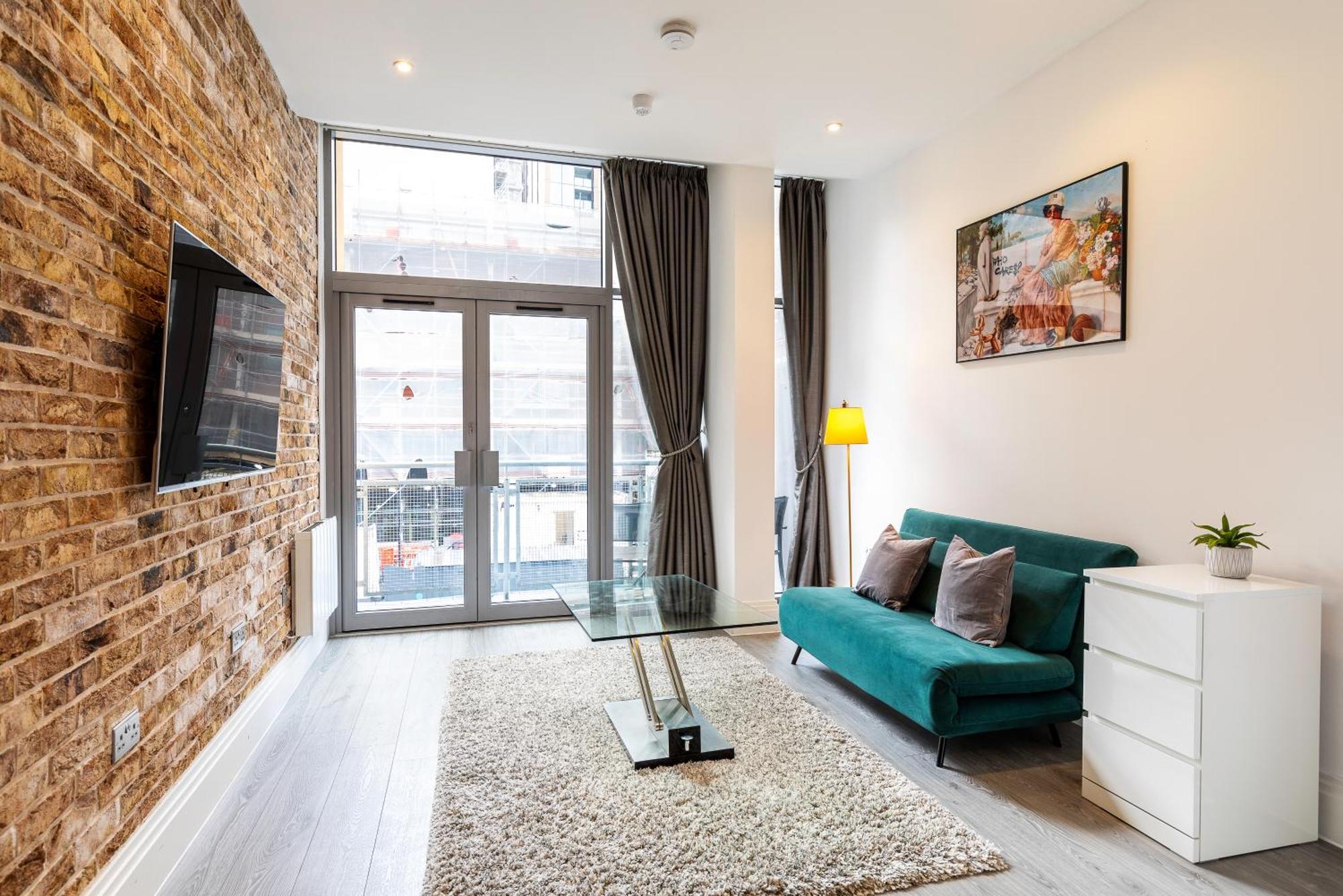 Sleek One Bedroom Flat In East Putney *