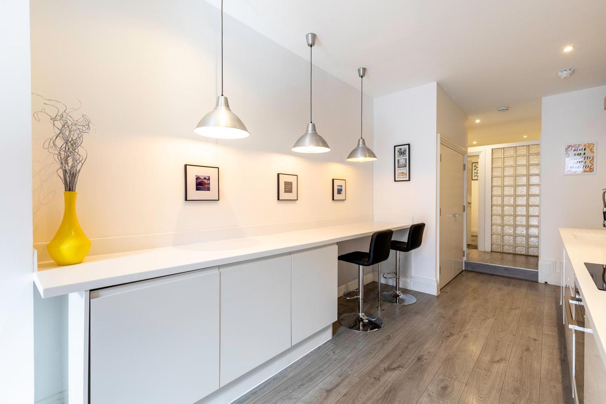 Sleek One Bedroom Flat In East Putney Londra