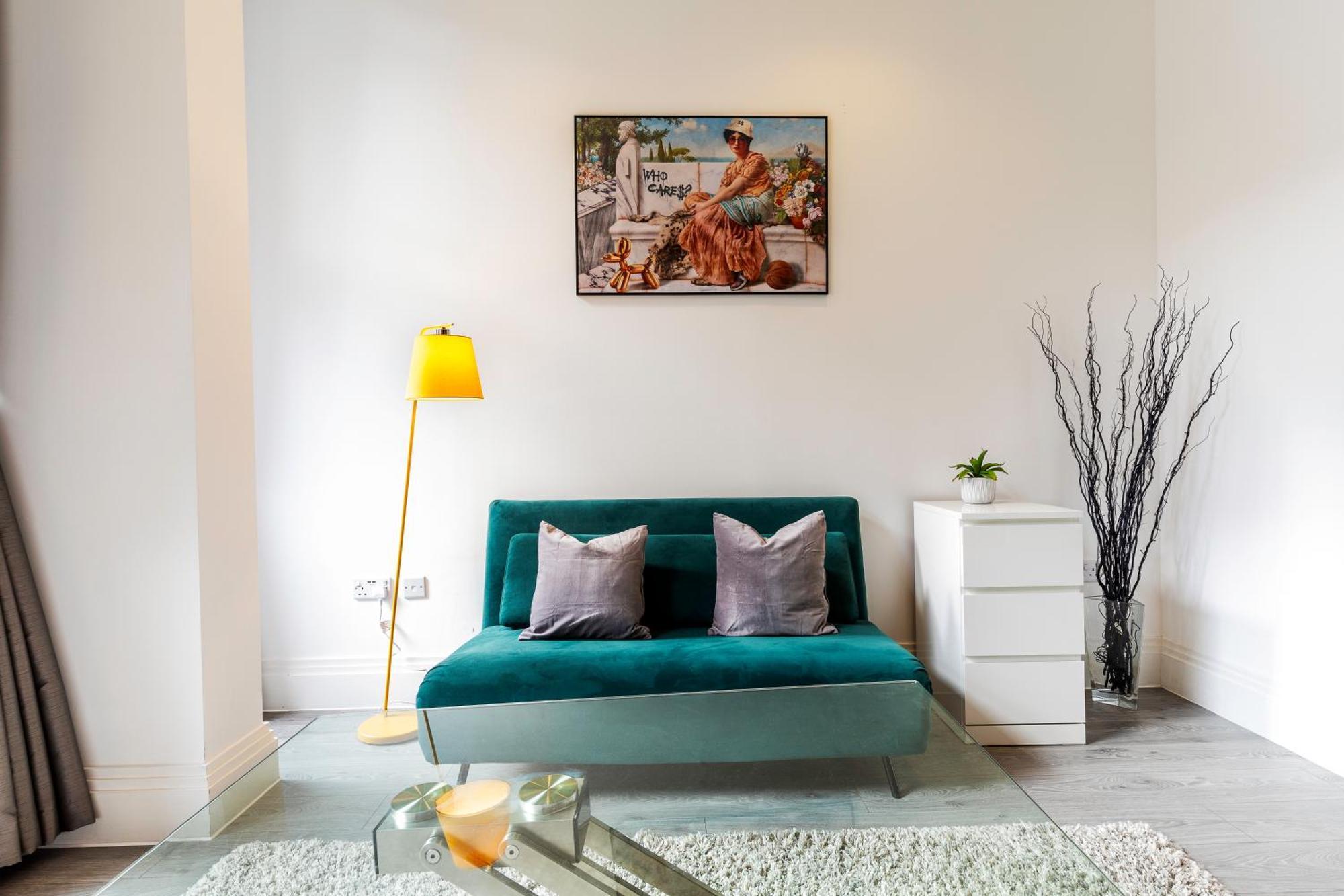 Sleek One Bedroom Flat In East Putney