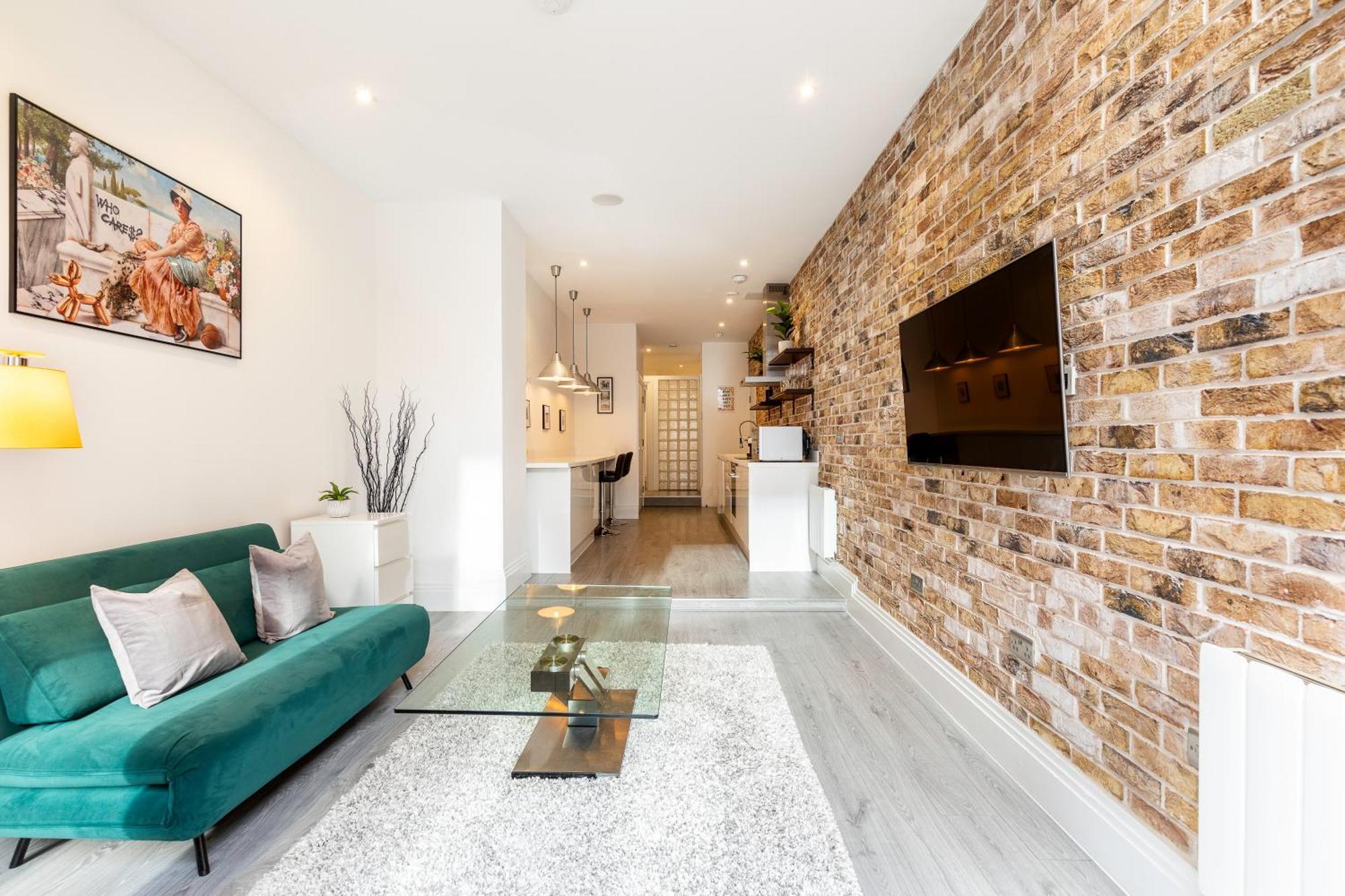 Sleek One Bedroom Flat In East Putney