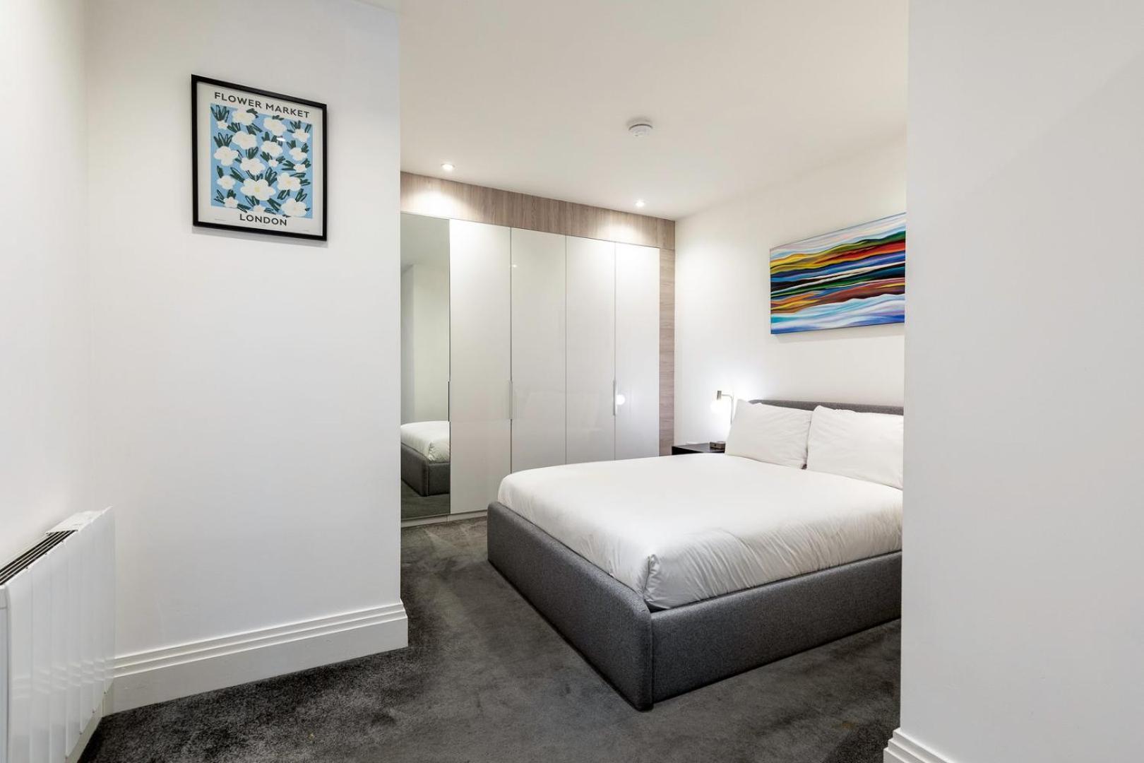 Sleek One Bedroom Flat In East Putney *