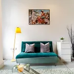 Sleek One Bedroom Flat In East Putney